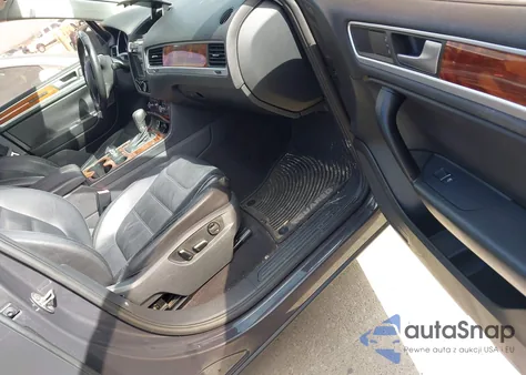 2012 Volkswagen Touareg Tdi Lux z USA, uszkodzony, nr VIN WVGFK9BP7CD002548